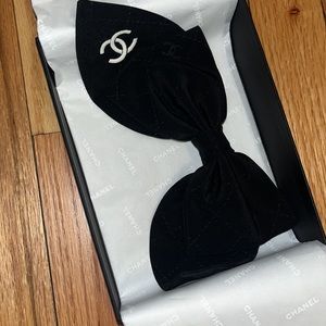 Brand New CHANEL hair Bow ❤️